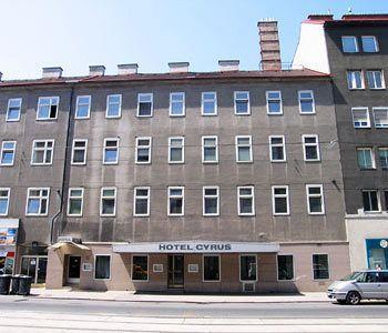 Cyrus Bed & Breakfast 2*