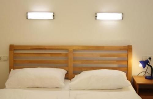 Cyrus Bed & Breakfast 2*